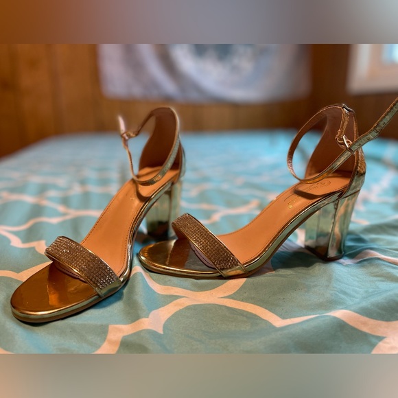 High heels size 7, JCPenny, color gold - Picture 1 of 3
